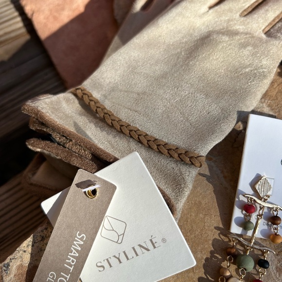 Gloves Suede Smart Touch Caramel NWT - Picture 5 of 9